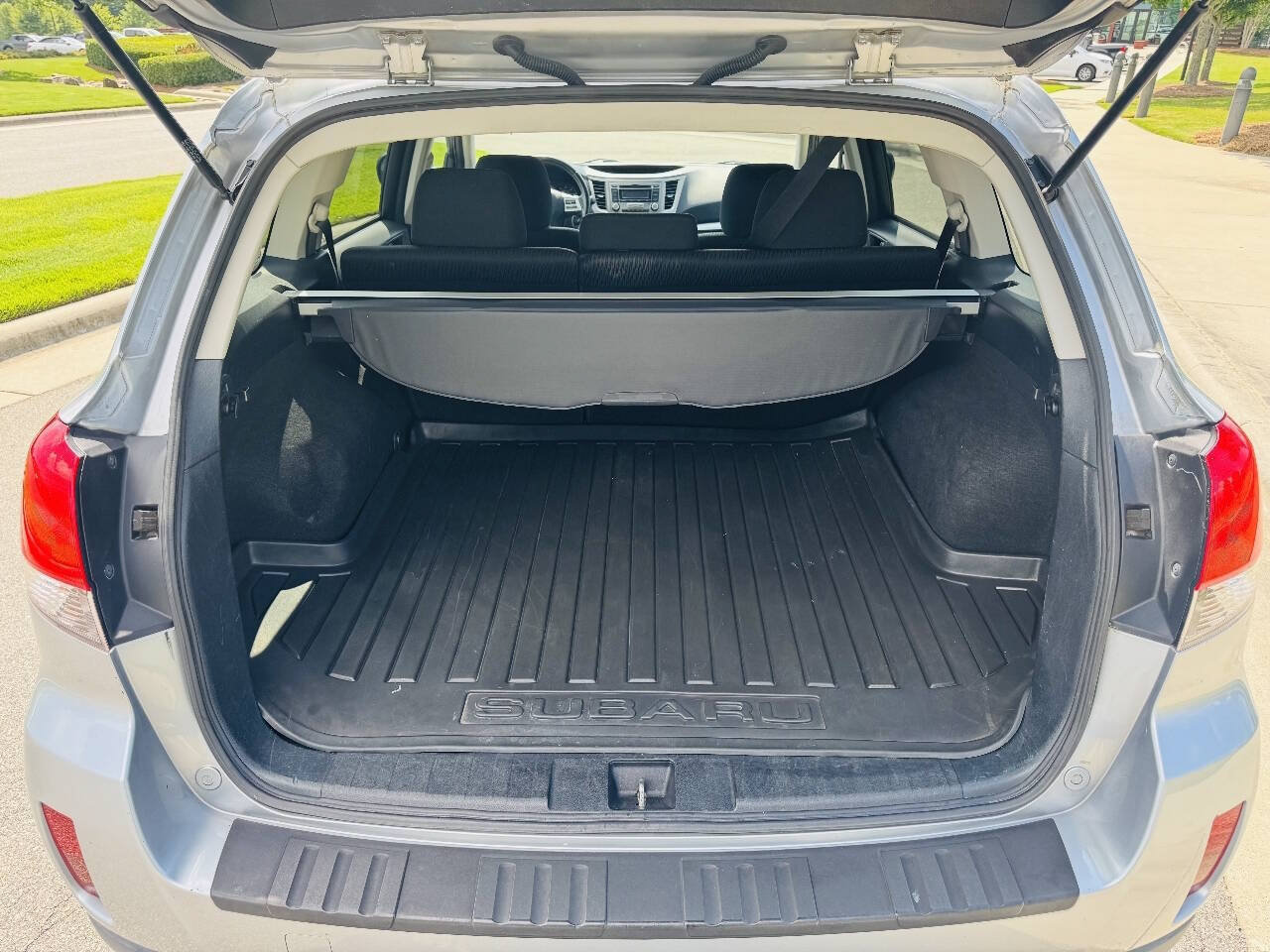 Used 2012 Subaru Outback 2.5i Premium AWD/4WD image 8