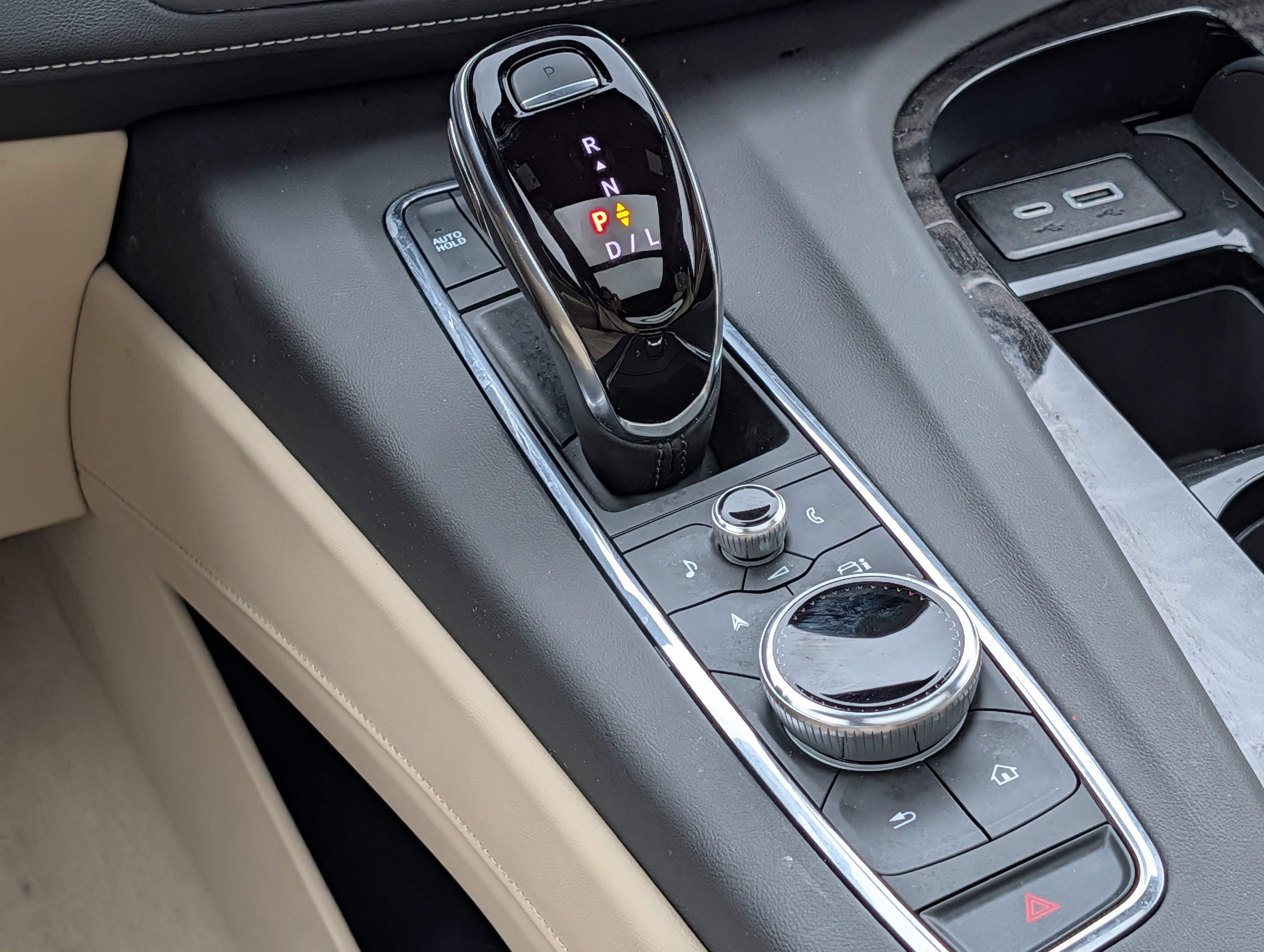 Used 2024 Cadillac Escalade Premium Luxury w/ LPO, Floor Liner Package AWD/4WD image 28