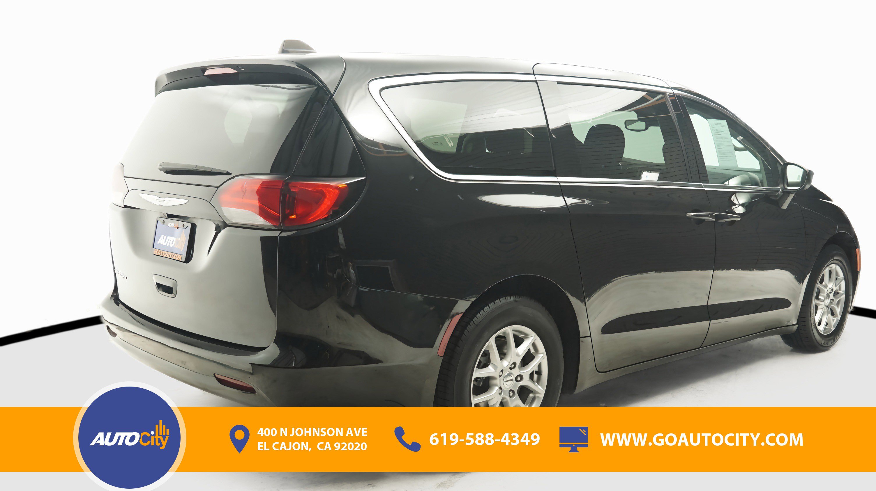Used 2023 Chrysler Voyager LX FWD image 6