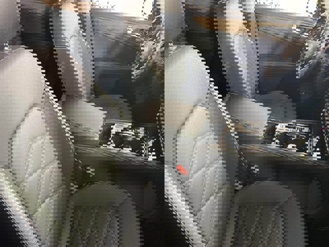 Used 2024 Volkswagen Atlas SE image 25