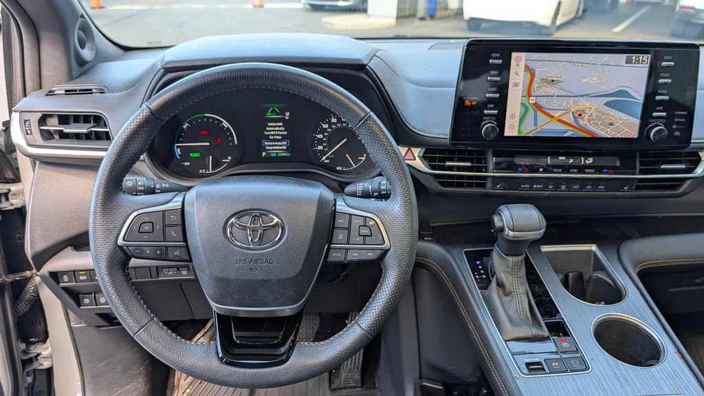 Used 2023 Toyota Sienna XLE Woodland Edition image 4