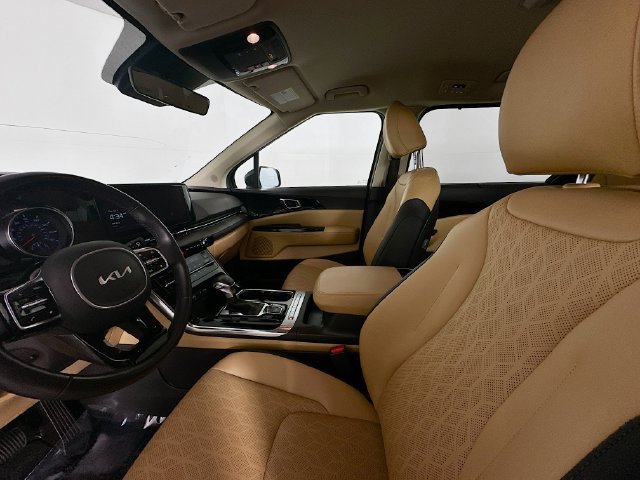 Used 2024 Kia Carnival EX FWD image 21
