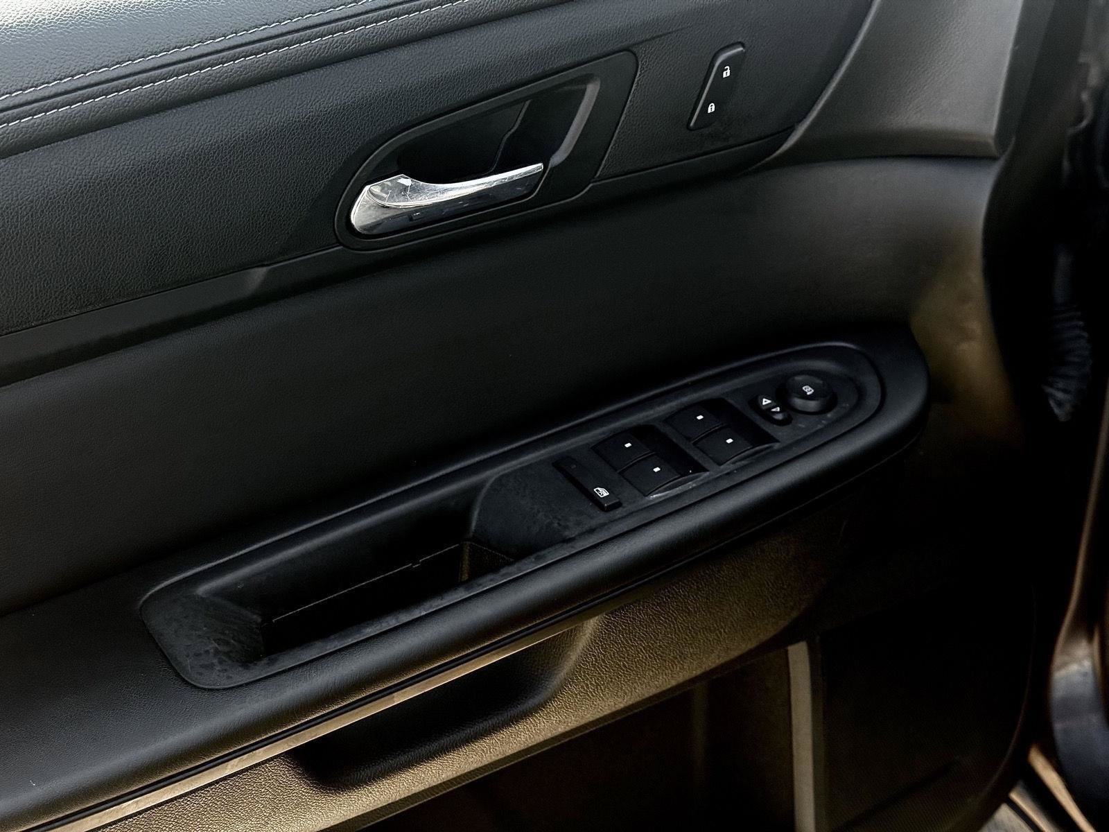 Used 2015 GMC Acadia SLE FWD image 9