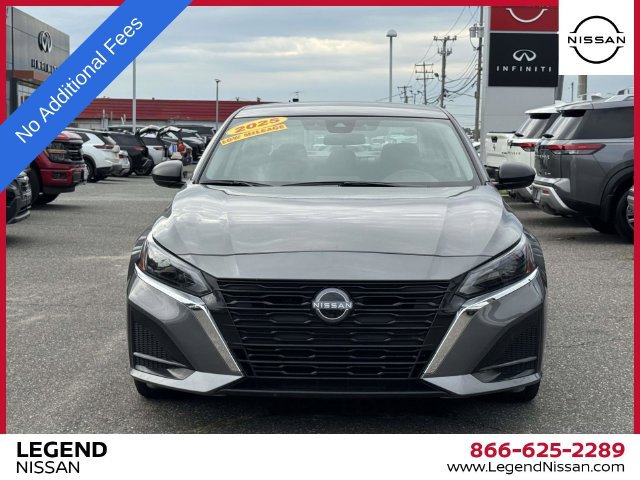 Used 2025 Nissan Altima 2.5 SV FWD image 2