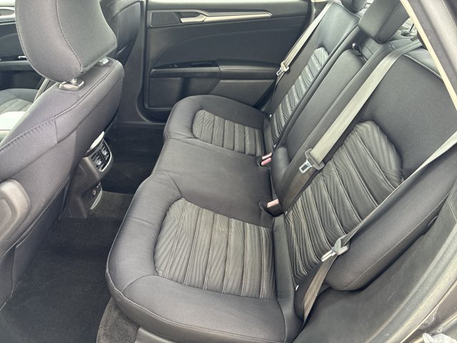 Used 2016 Ford Fusion SE FWD image 22