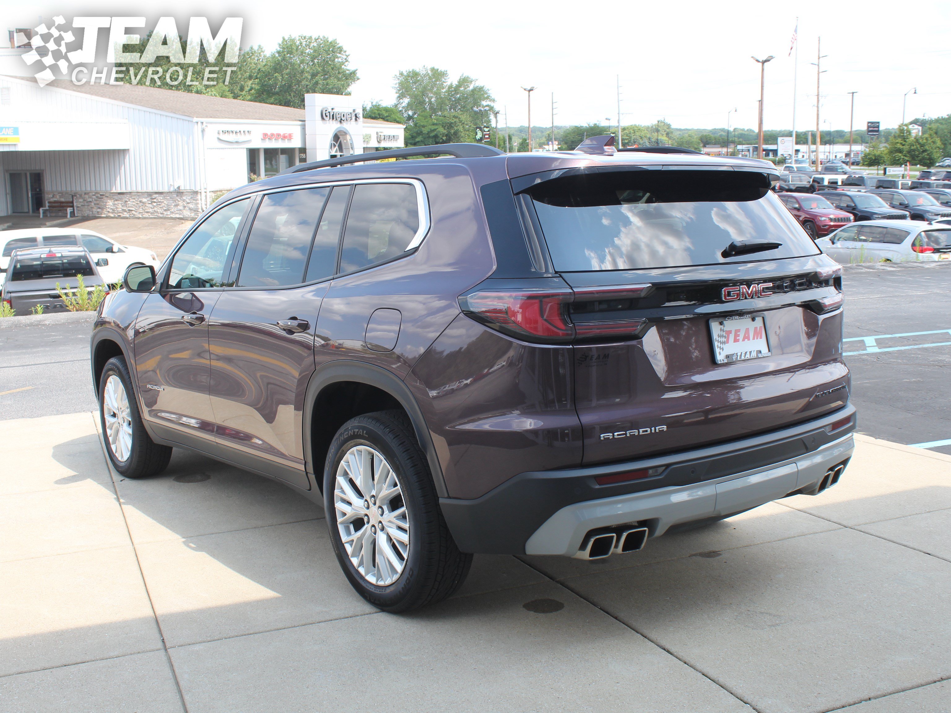 Certified 2024 GMC Acadia Elevation FWD image 6