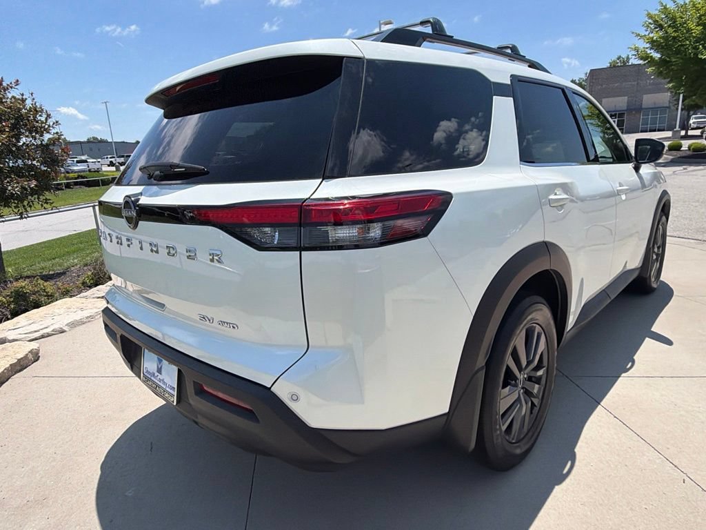 Used 2022 Nissan Pathfinder SV AWD/4WD image 14