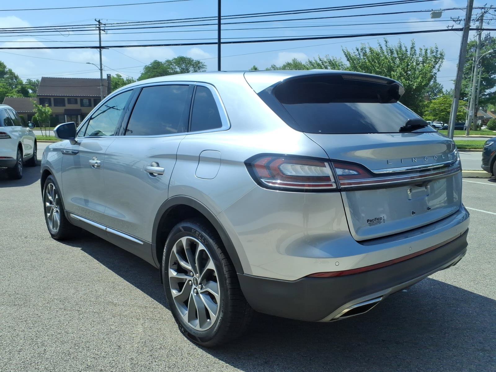 Certified 2022 Lincoln Nautilus Reserve AWD/4WD image 4