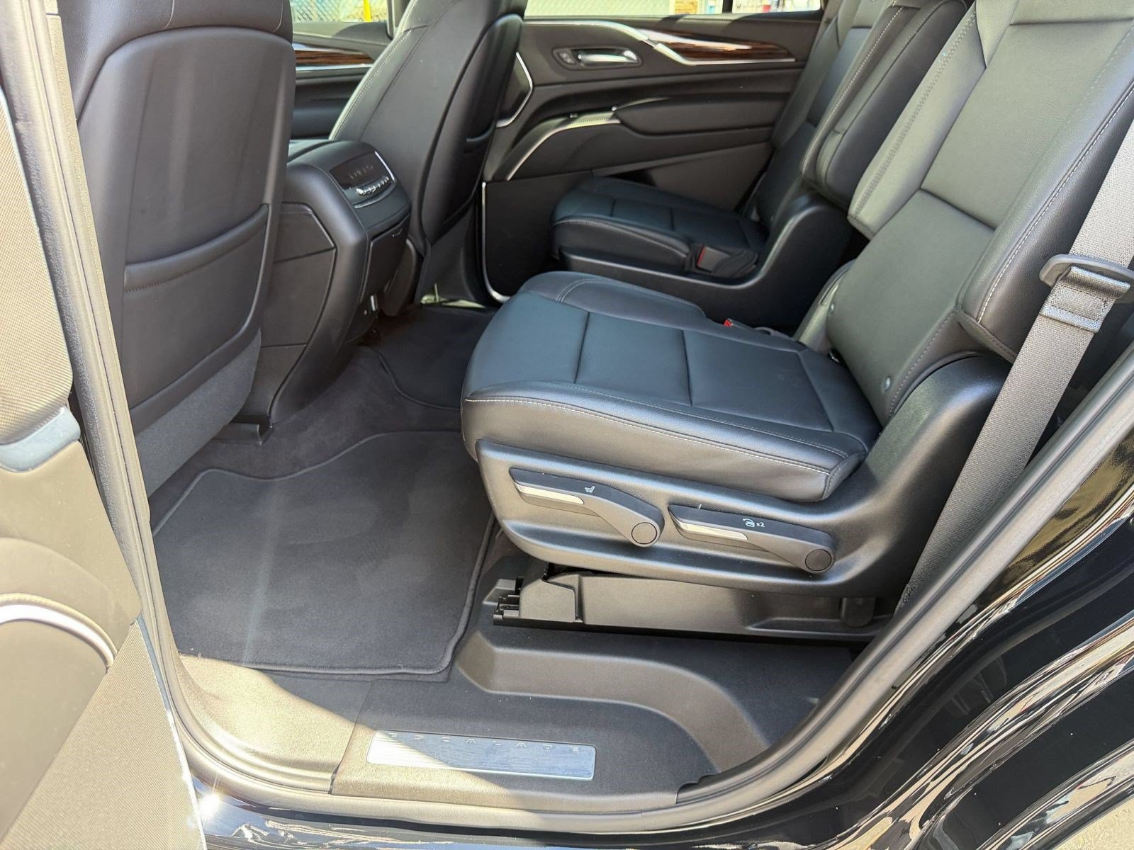 Used 2023 Cadillac Escalade Luxury AWD/4WD image 22