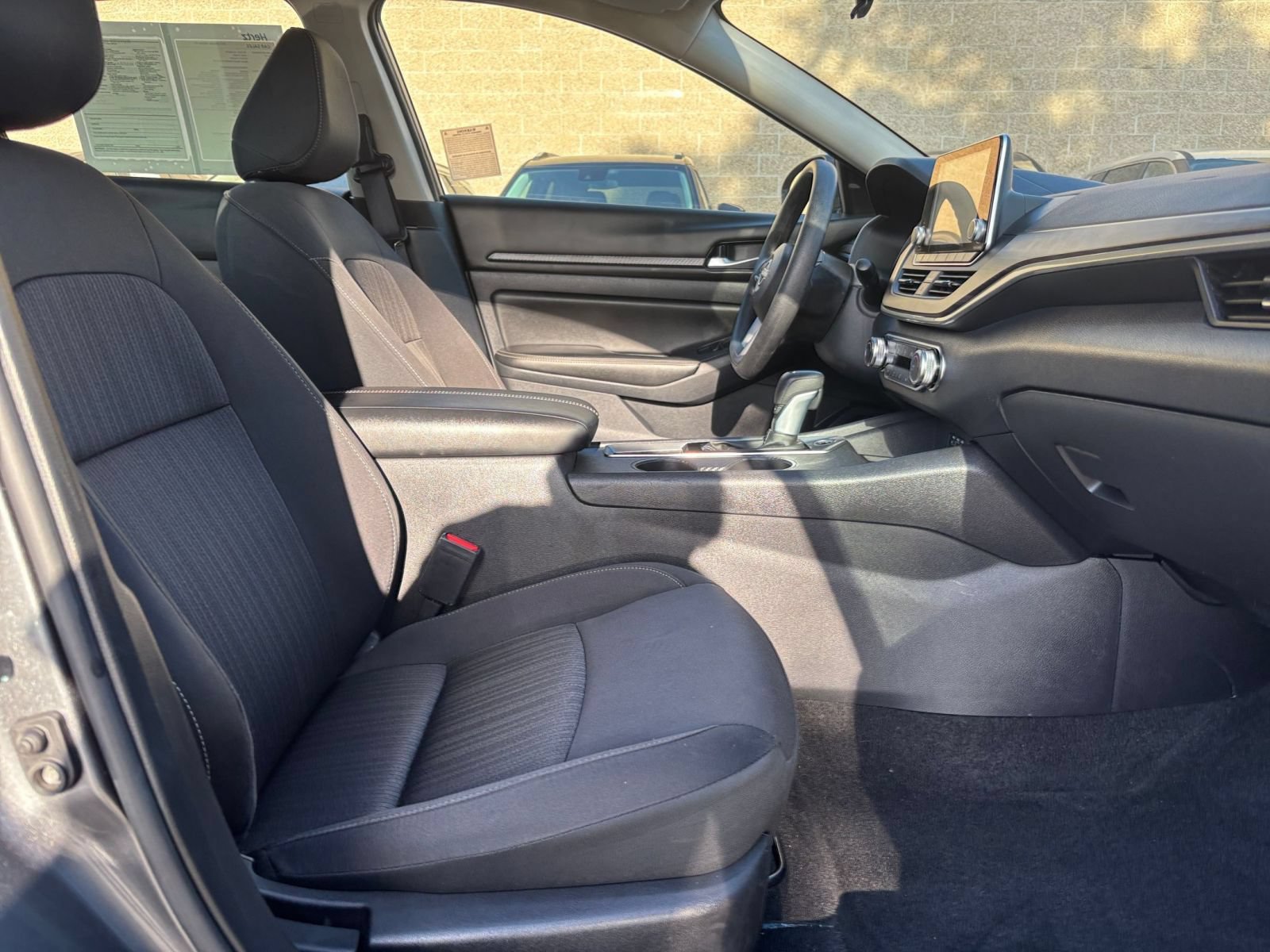 Used 2025 Nissan Altima 2.5 SV FWD image 36