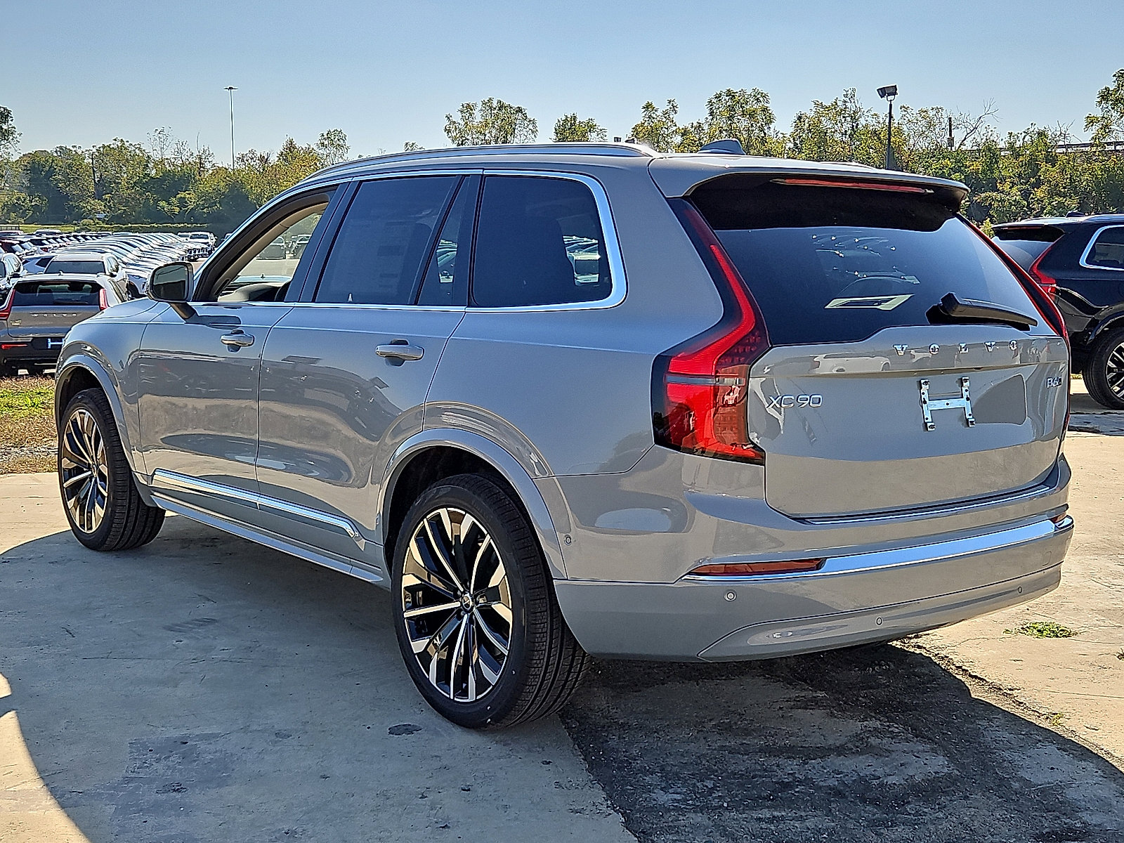 New 2026 Volvo XC90 B6 Plus w/ Protection Package Premier image 4