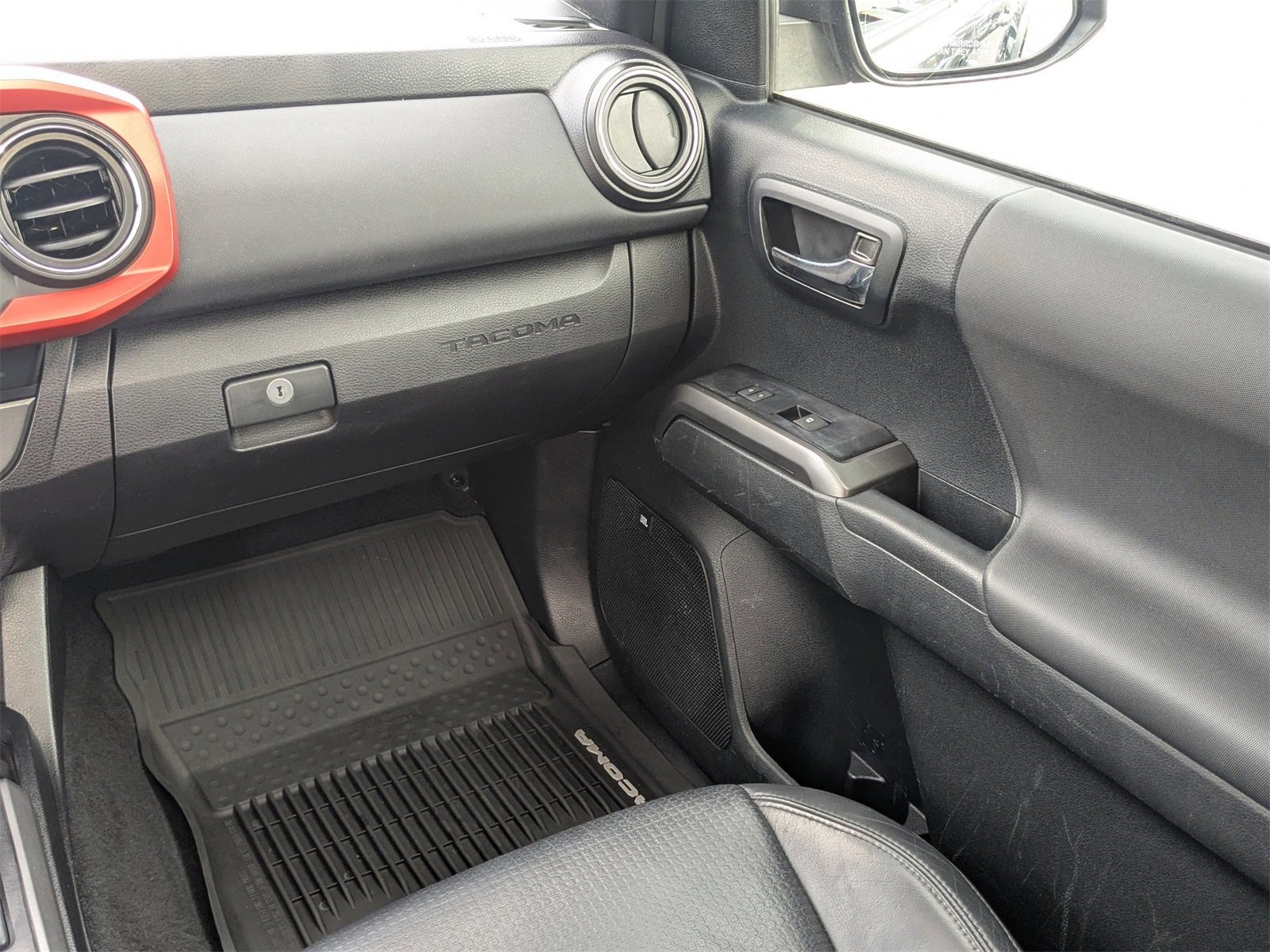 Used 2020 Toyota Tacoma TRD Off-Road image 17