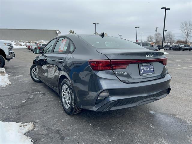 Used 2022 Kia Forte FE image 5