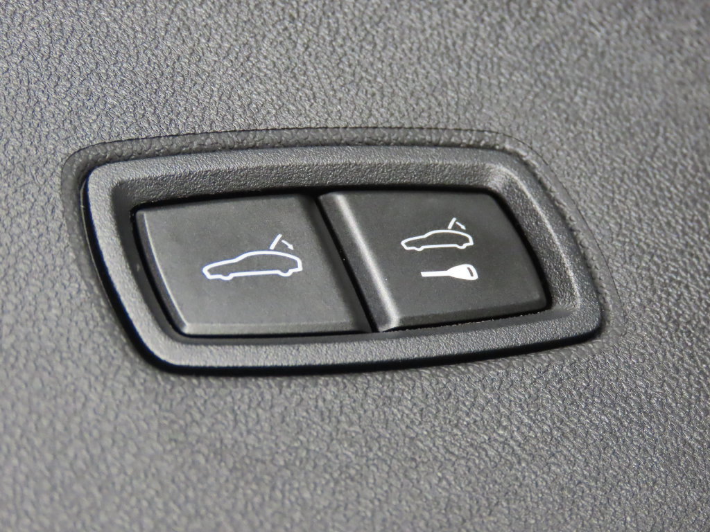 Certified 2025 Porsche Cayenne AWD/4WD image 48