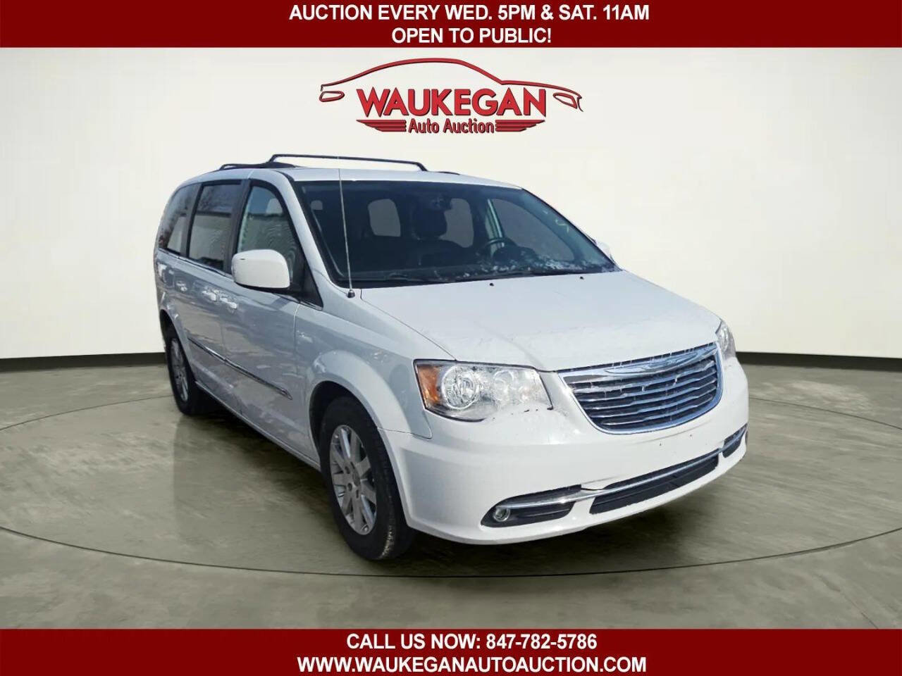 Used 2016 Chrysler Town & Country Touring image 3