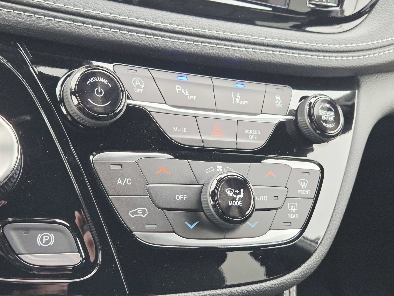 New 2026 Chrysler Pacifica Limited w/ S Appearance Package image 27