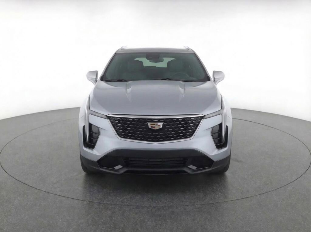 Used 2025 Cadillac XT4 Premium Luxury image 2