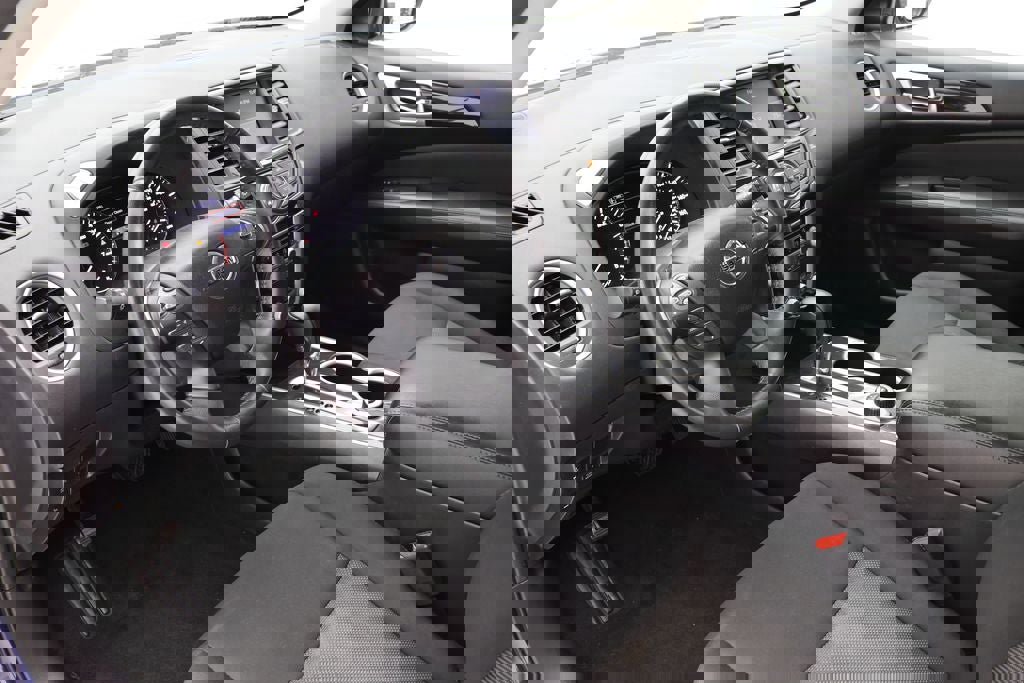 Used 2020 Nissan Pathfinder SV image 14