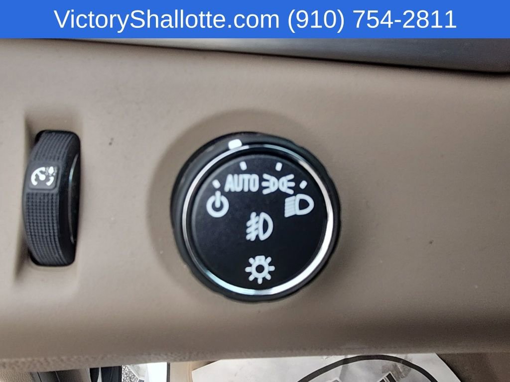 Used 2017 GMC Yukon XL SLE w/ SLE Value Package image 12