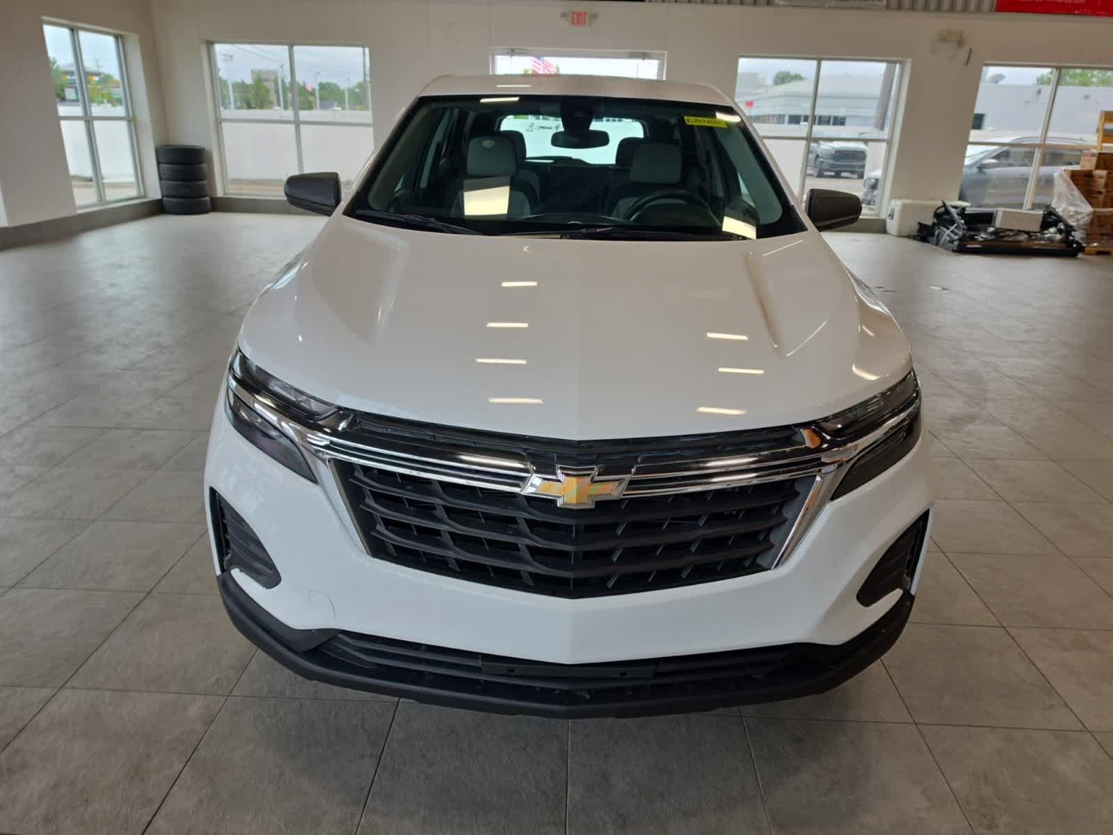 Used 2024 Chevrolet Equinox LS FWD image 2