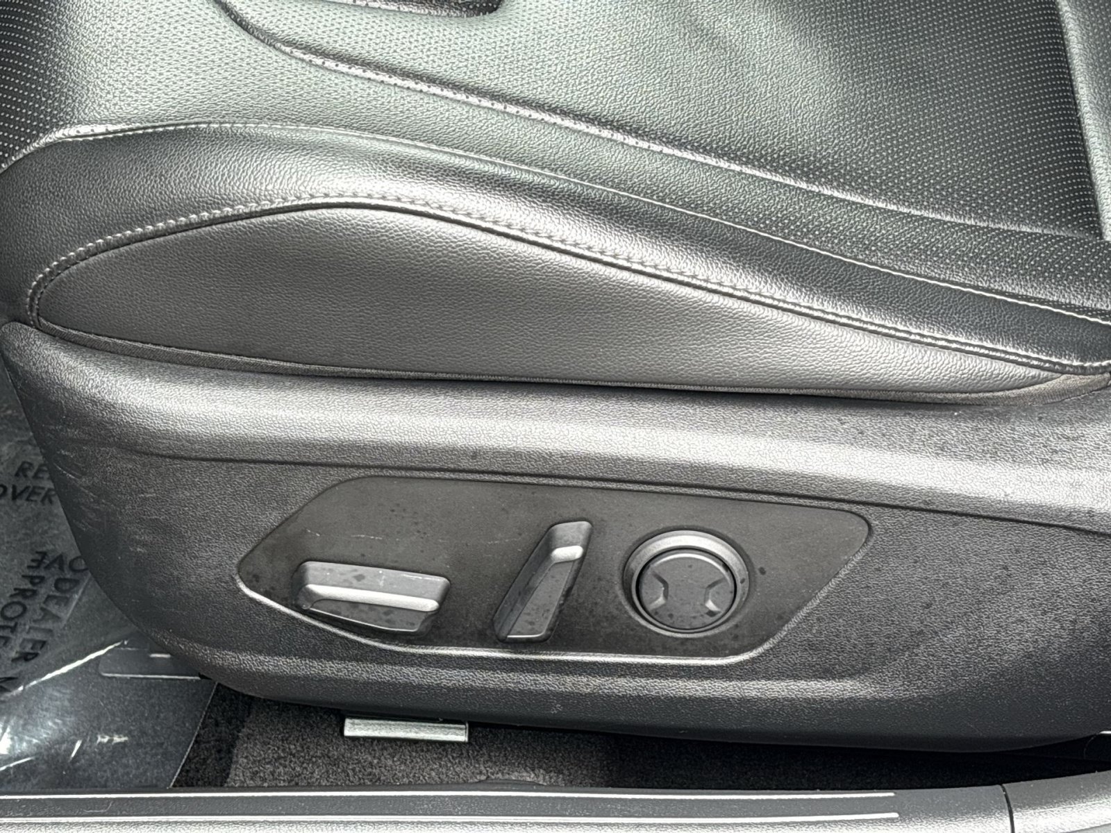 Certified 2025 Hyundai Elantra Limited FWD image 14