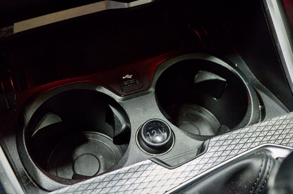 Used 2023 BMW M3 w/ M Carbon Exterior Package RWD image 44