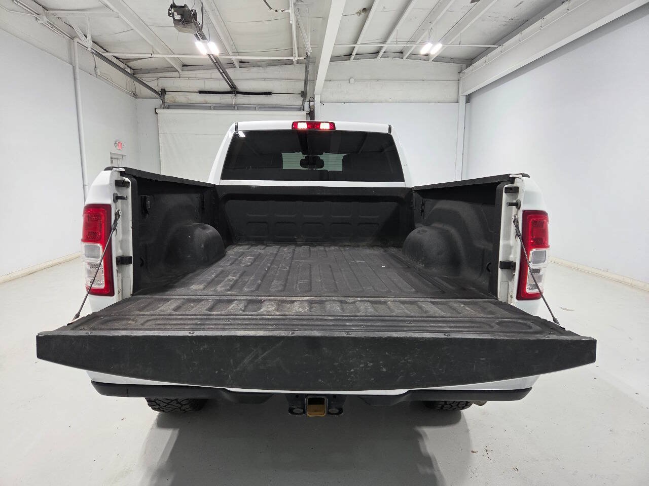 Used 2022 RAM 2500 Tradesman w/ Chrome Appearance Group AWD/4WD image 5