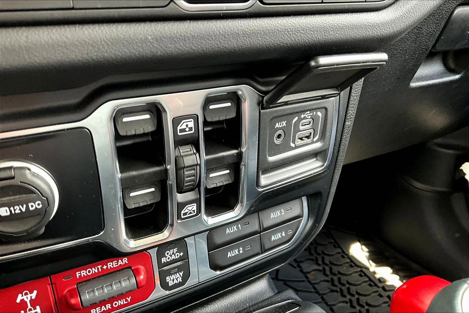 Used 2024 Jeep Gladiator Rubicon AWD/4WD image 15