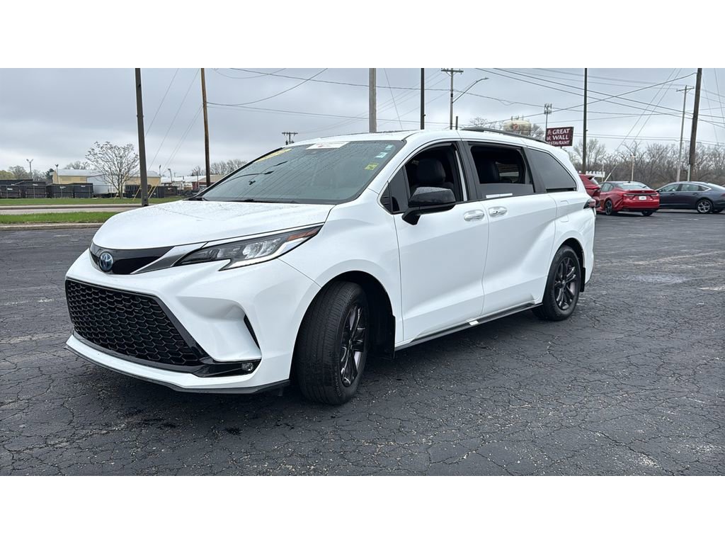 Certified 2024 Toyota Sienna XSE w/ XSE Plus Package image 3