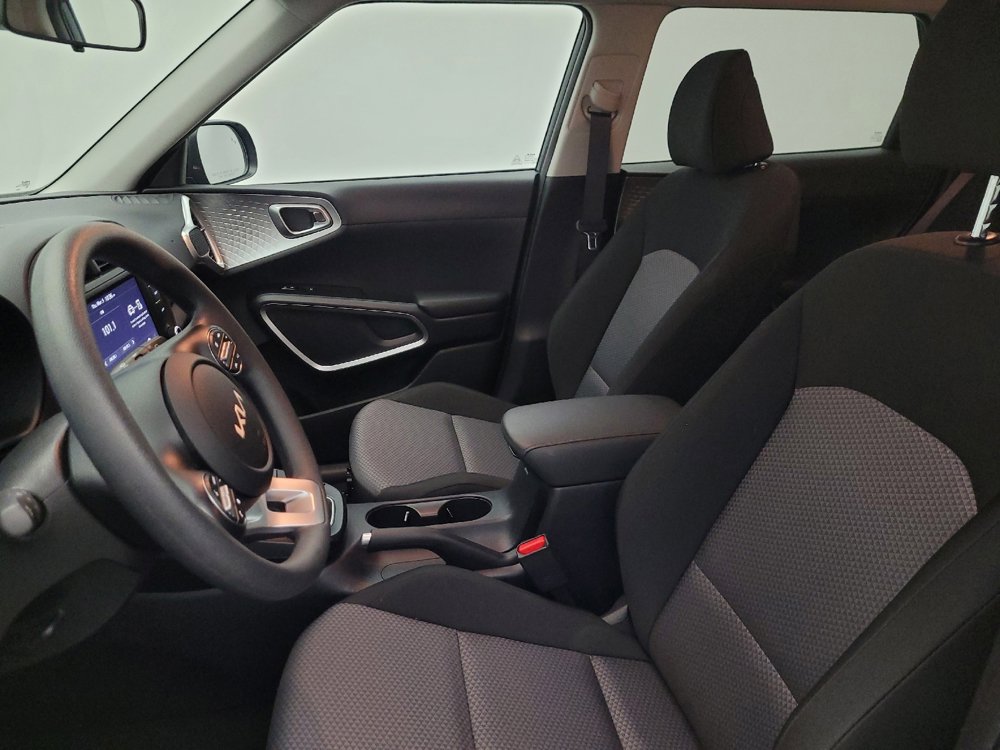 Used 2025 Kia Soul LX image 17