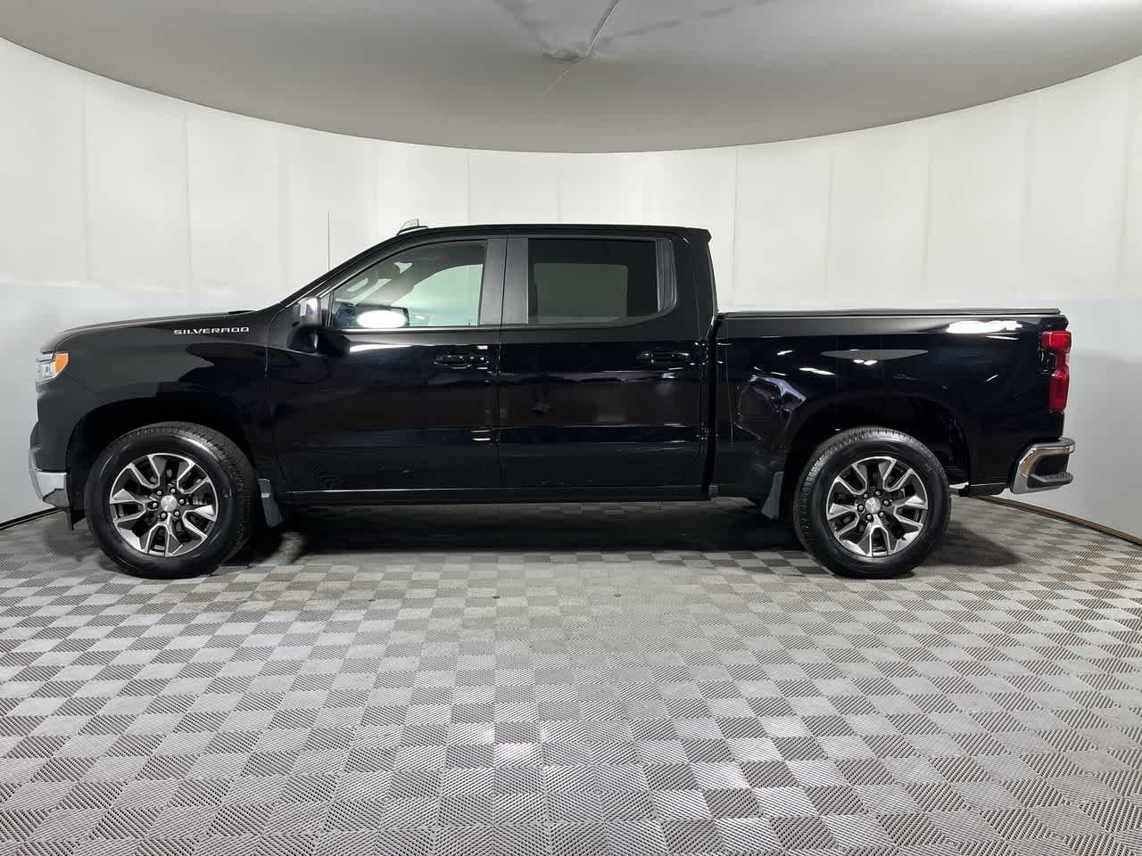 Used 2024 Chevrolet Silverado 1500 LT AWD/4WD image 5