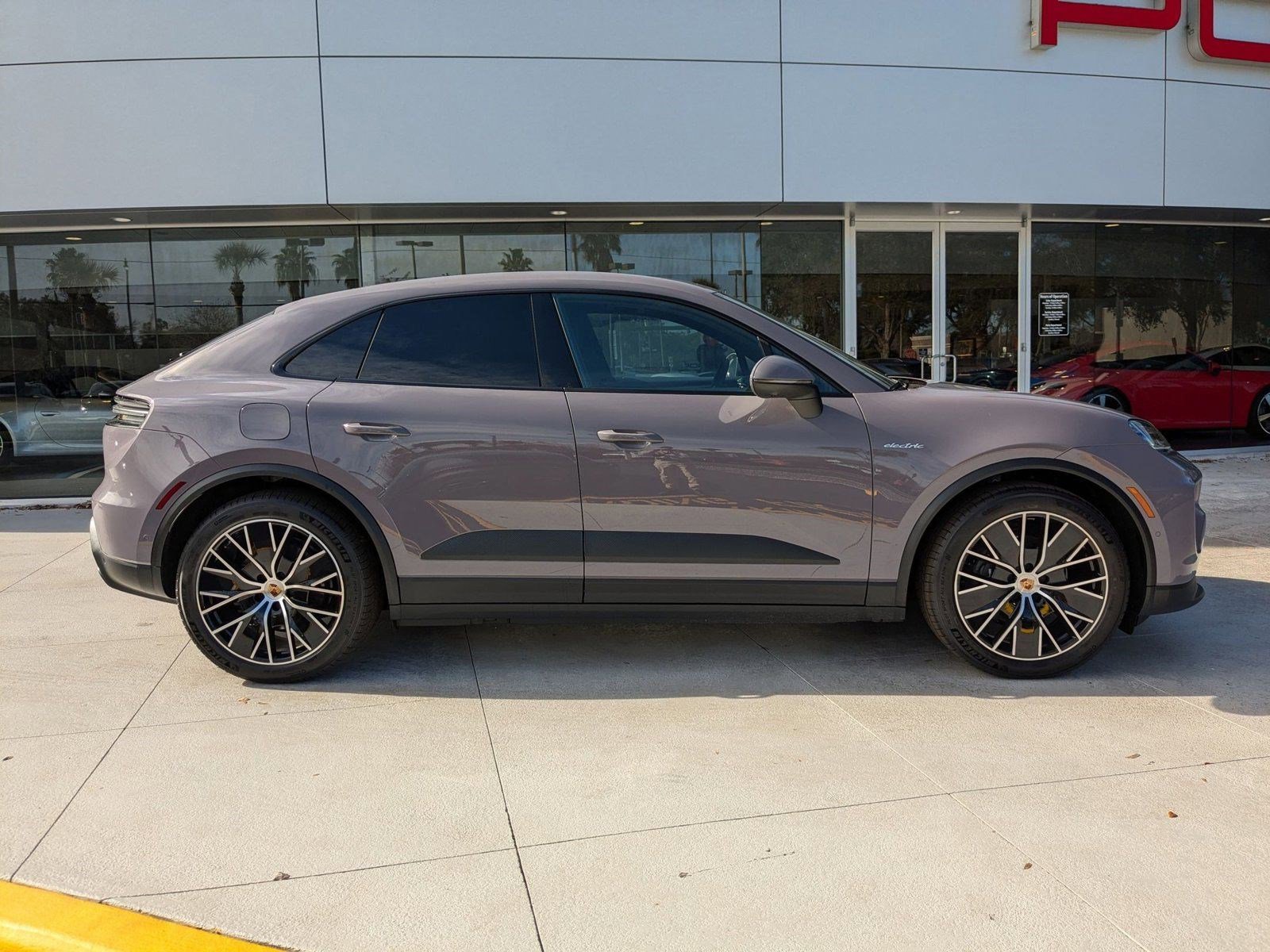 Certified 2025 Porsche Macan Electric image 11
