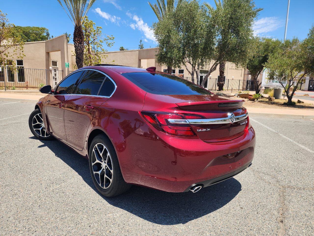 Used 2017 Buick Regal Sport Touring FWD image 7