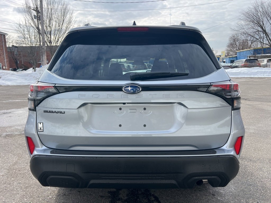 Used 2025 Subaru Forester Premium image 4