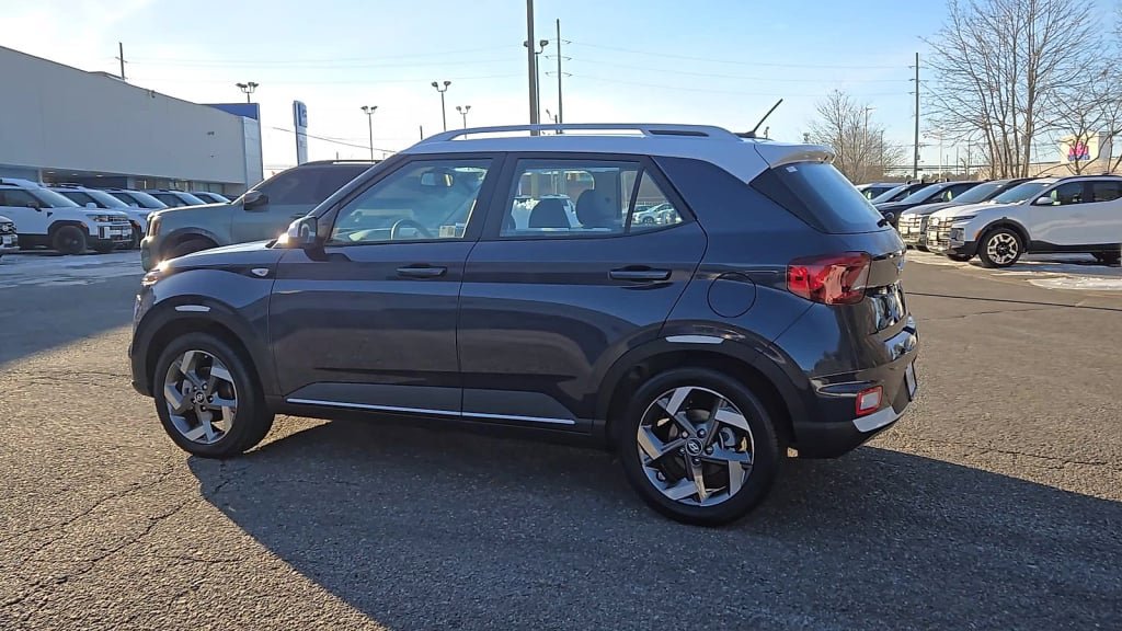 Certified 2025 Hyundai Venue Limited FWD image 6