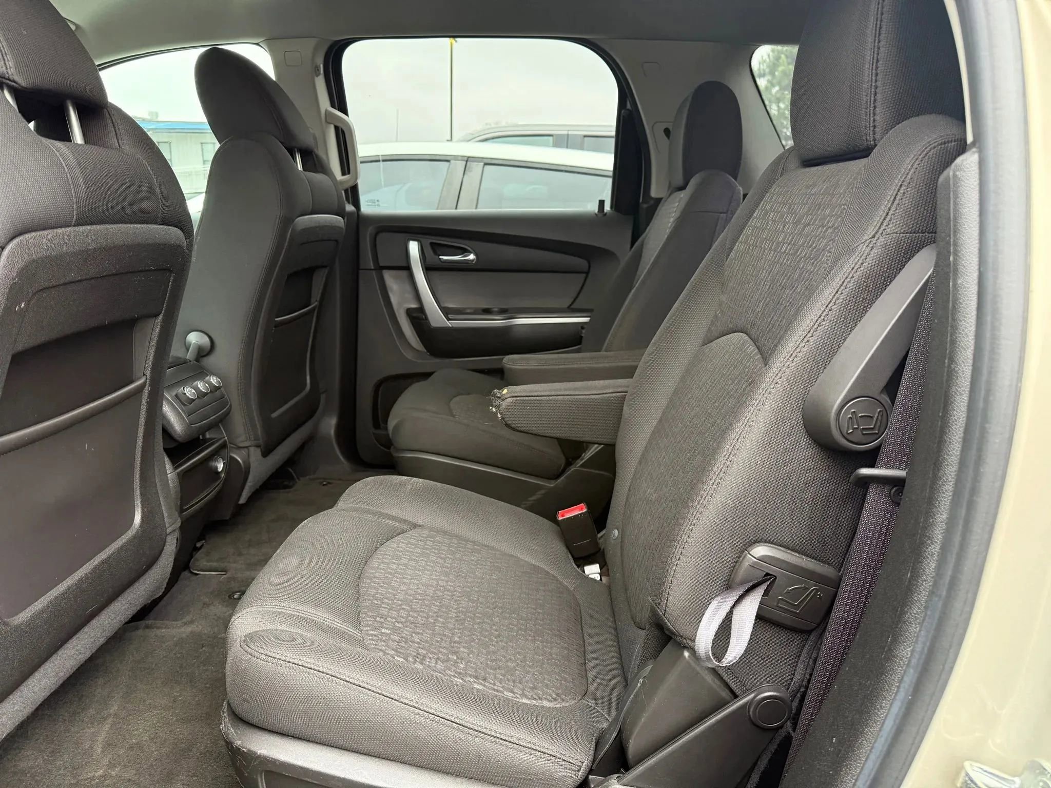 Used 2011 GMC Acadia SLE image 21