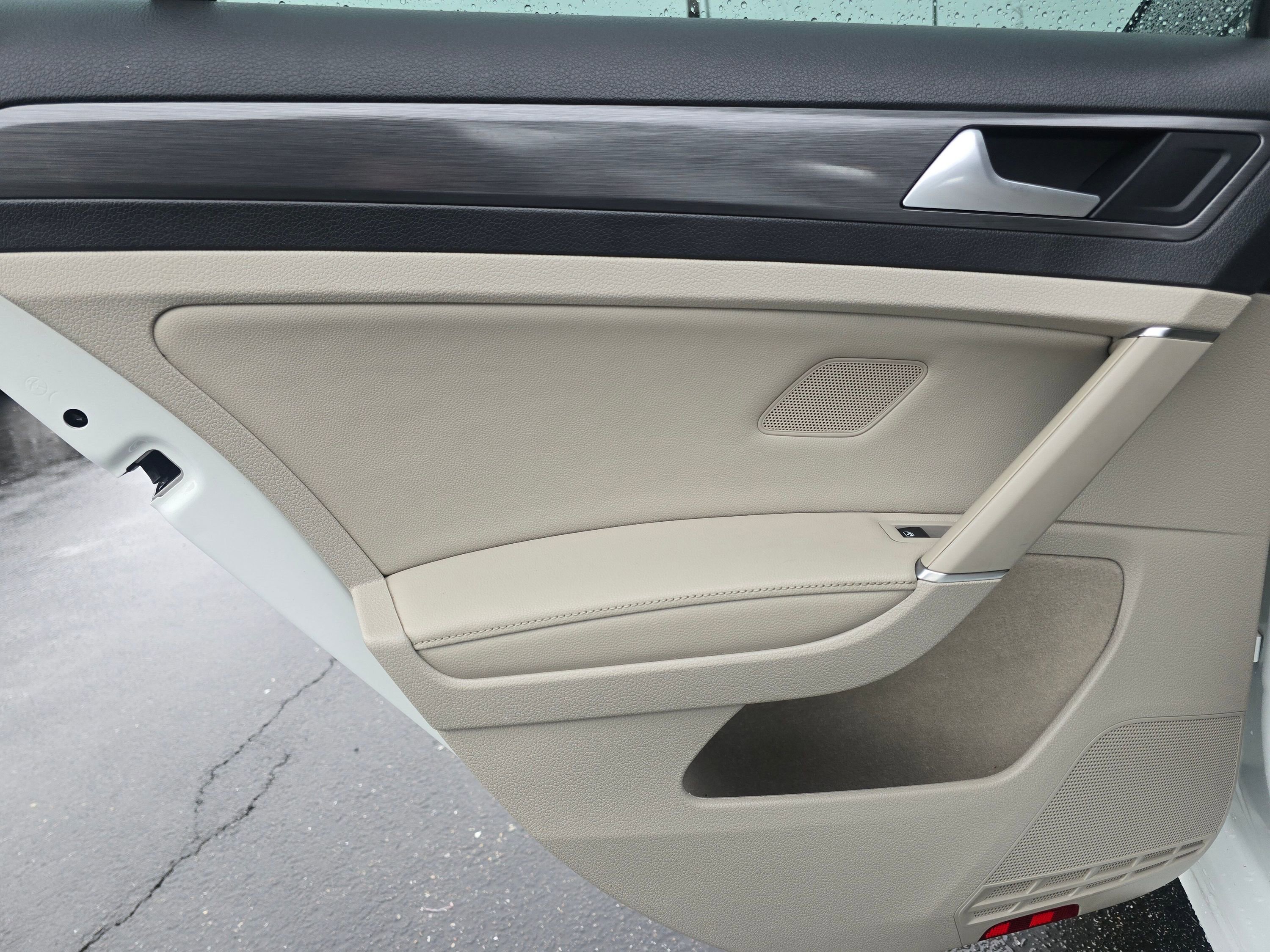 Used 2018 Volkswagen Golf SE image 19