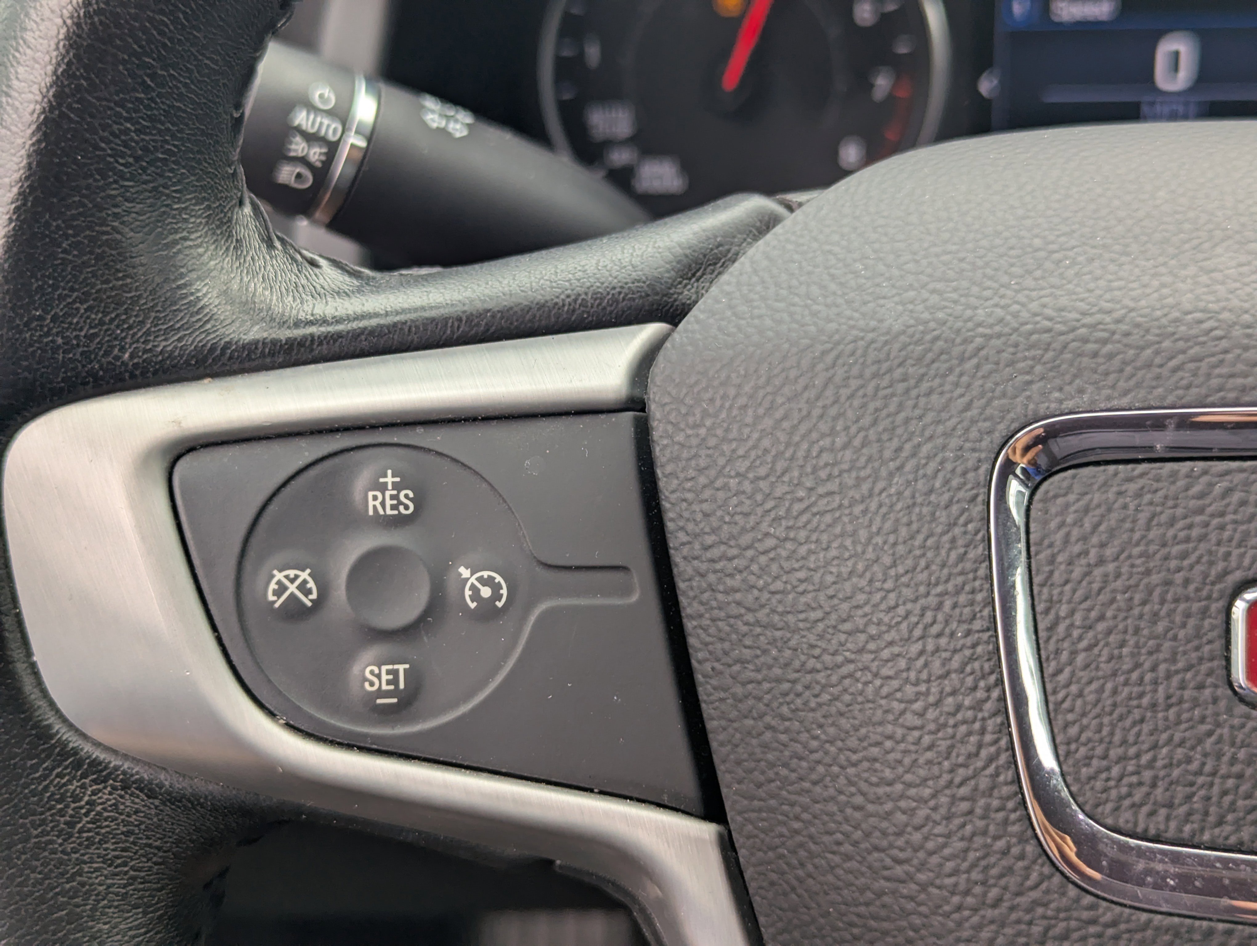 Used 2020 GMC Acadia SLE w/ Driver Convenience Package image 29