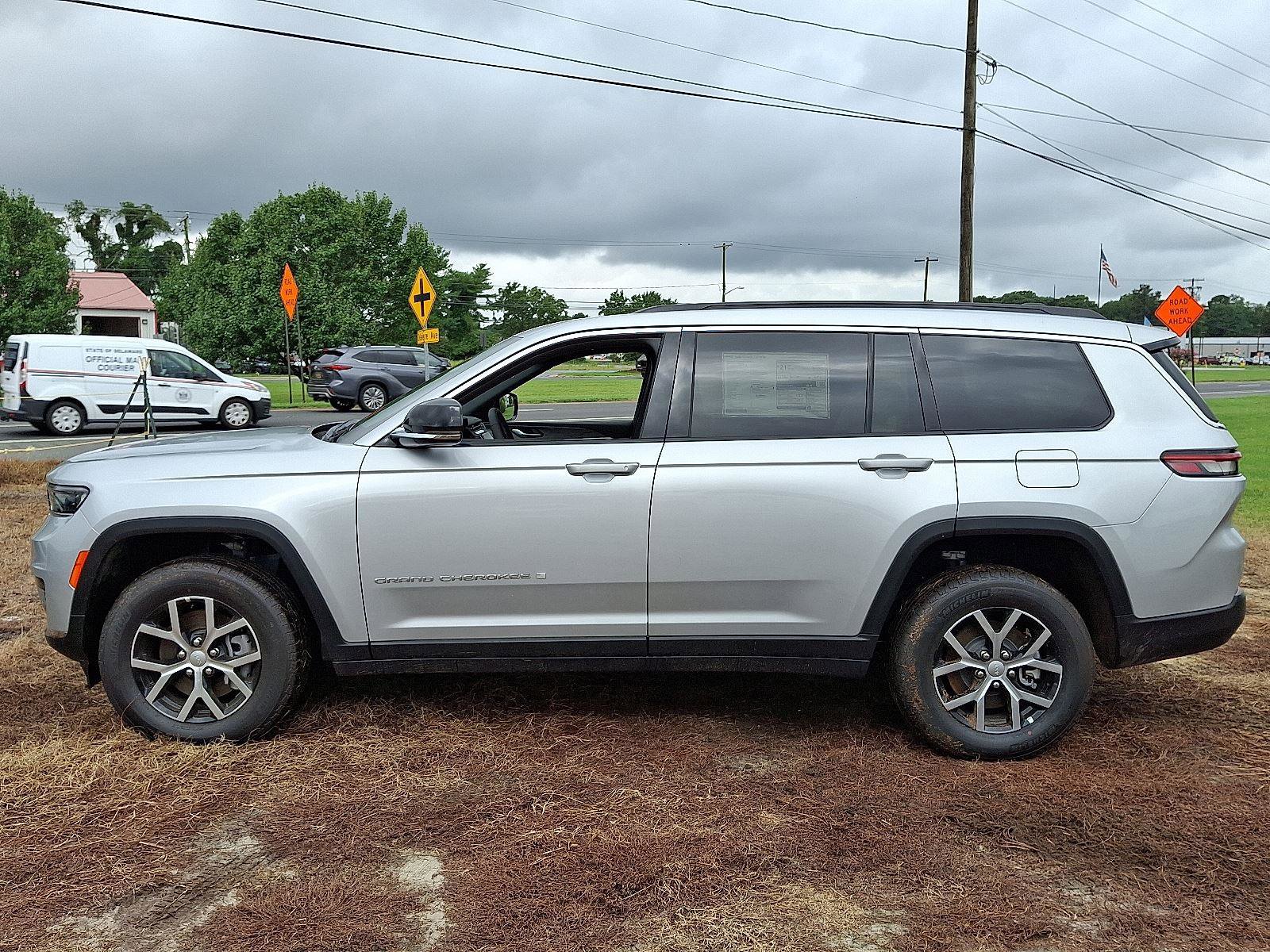 New 2025 Jeep Grand Cherokee L Limited image 5