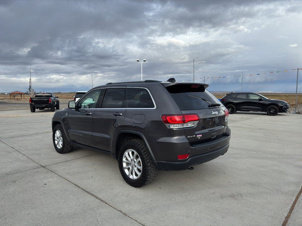 Used 2021 Jeep Grand Cherokee Laredo image 3