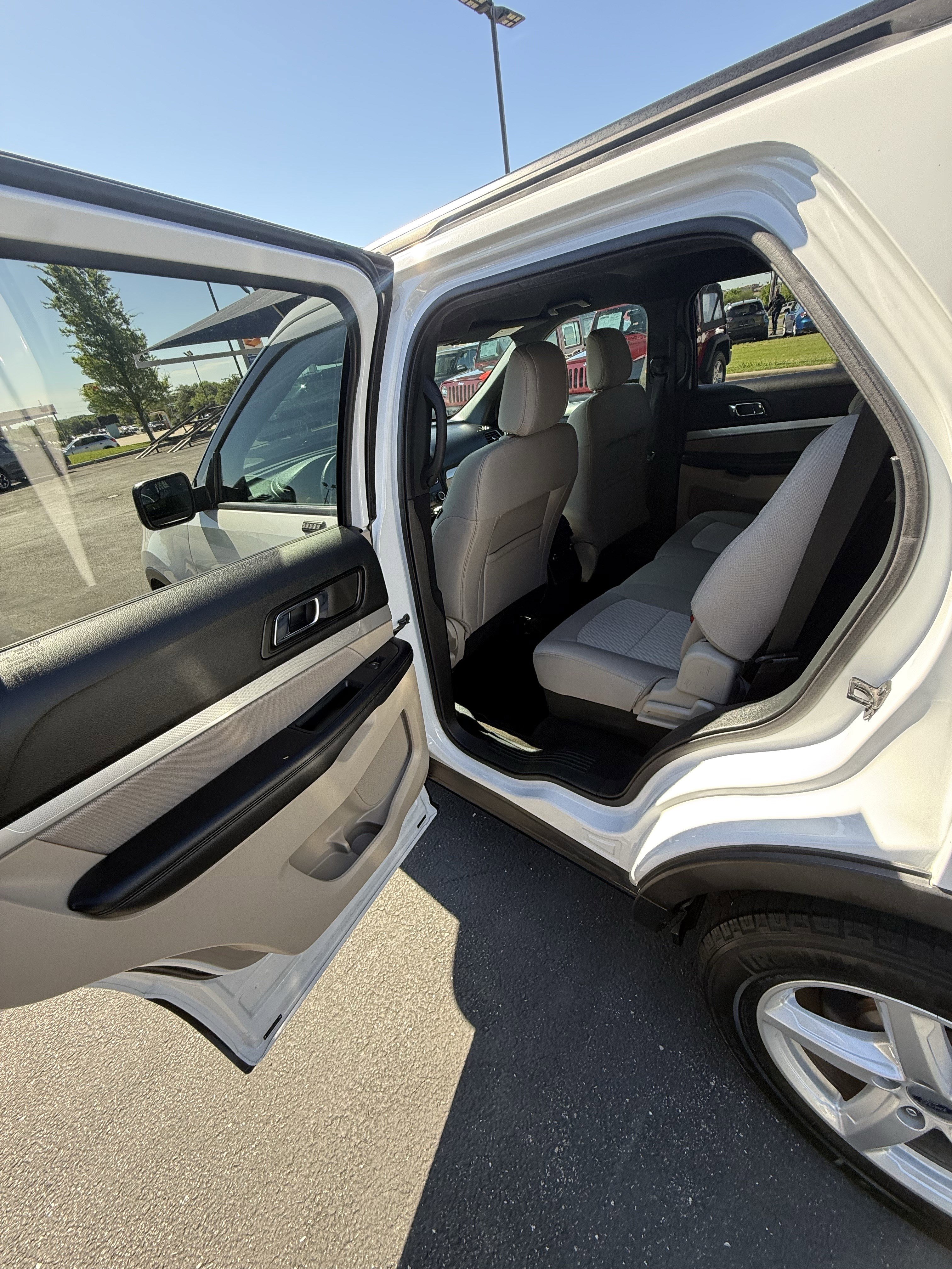Used 2018 Ford Explorer FWD image 11