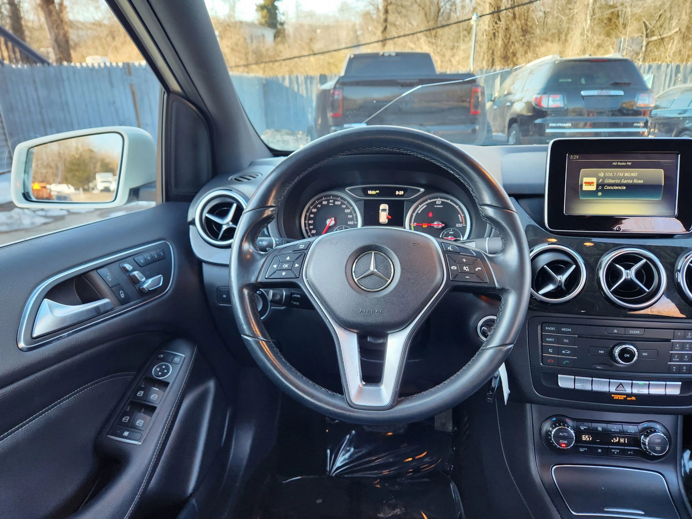 Used 2017 Mercedes-Benz B 250e image 30