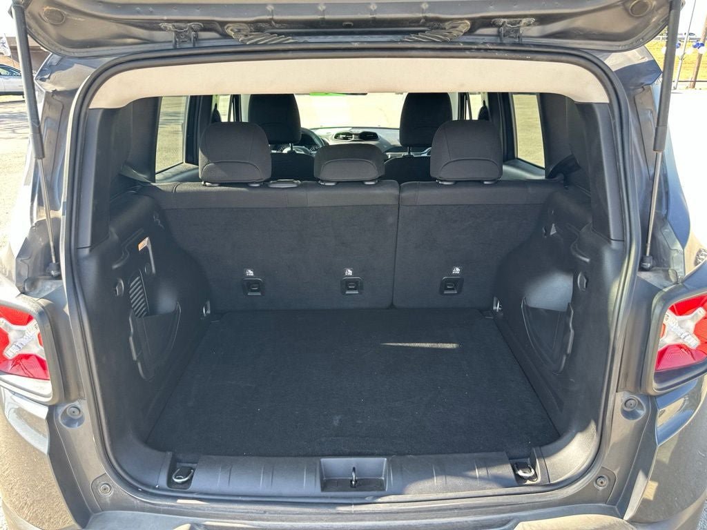 Used 2023 Jeep Renegade Latitude AWD/4WD image 7