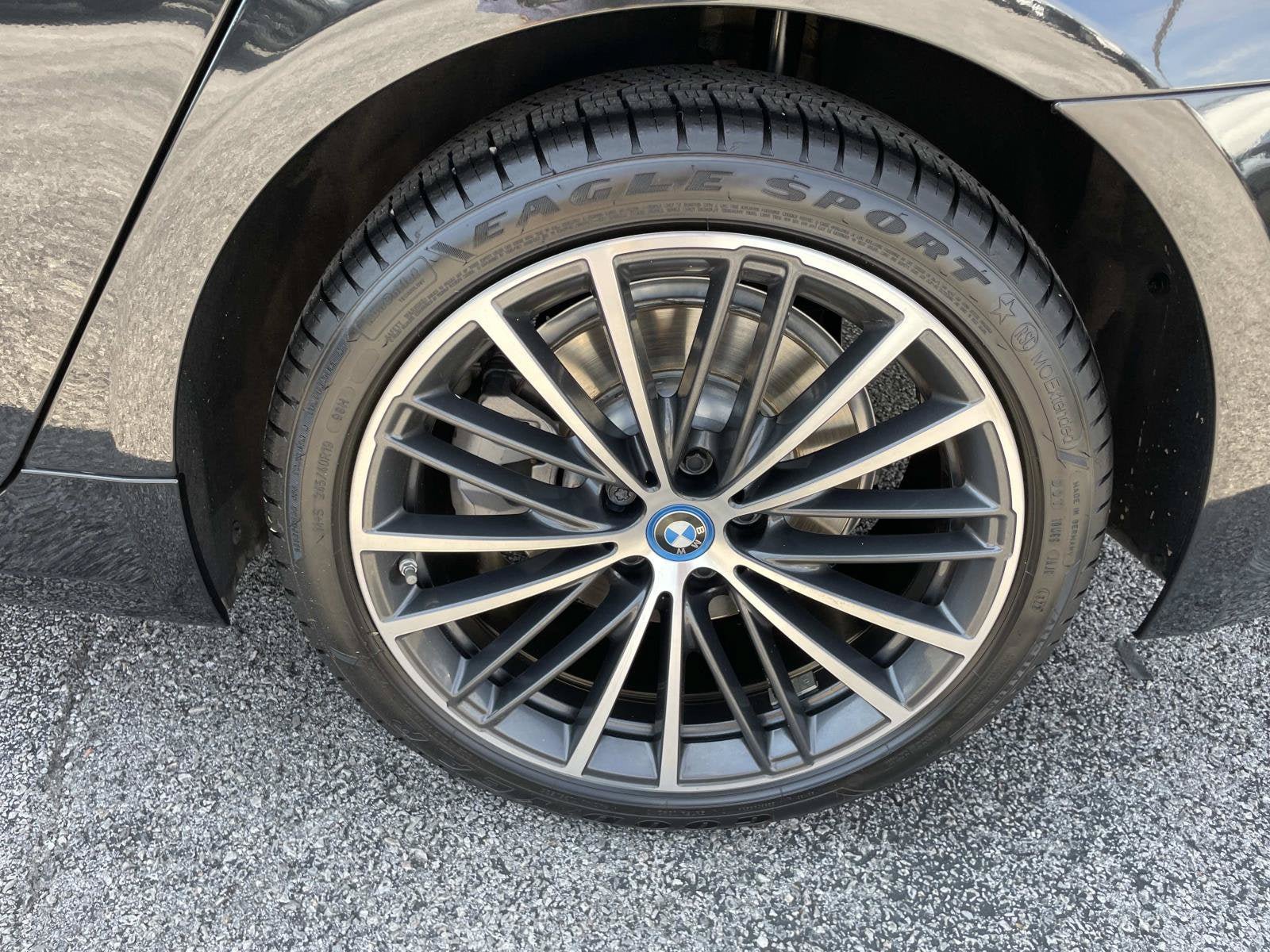 Used 2023 BMW 530e w/ Premium Package RWD image 11