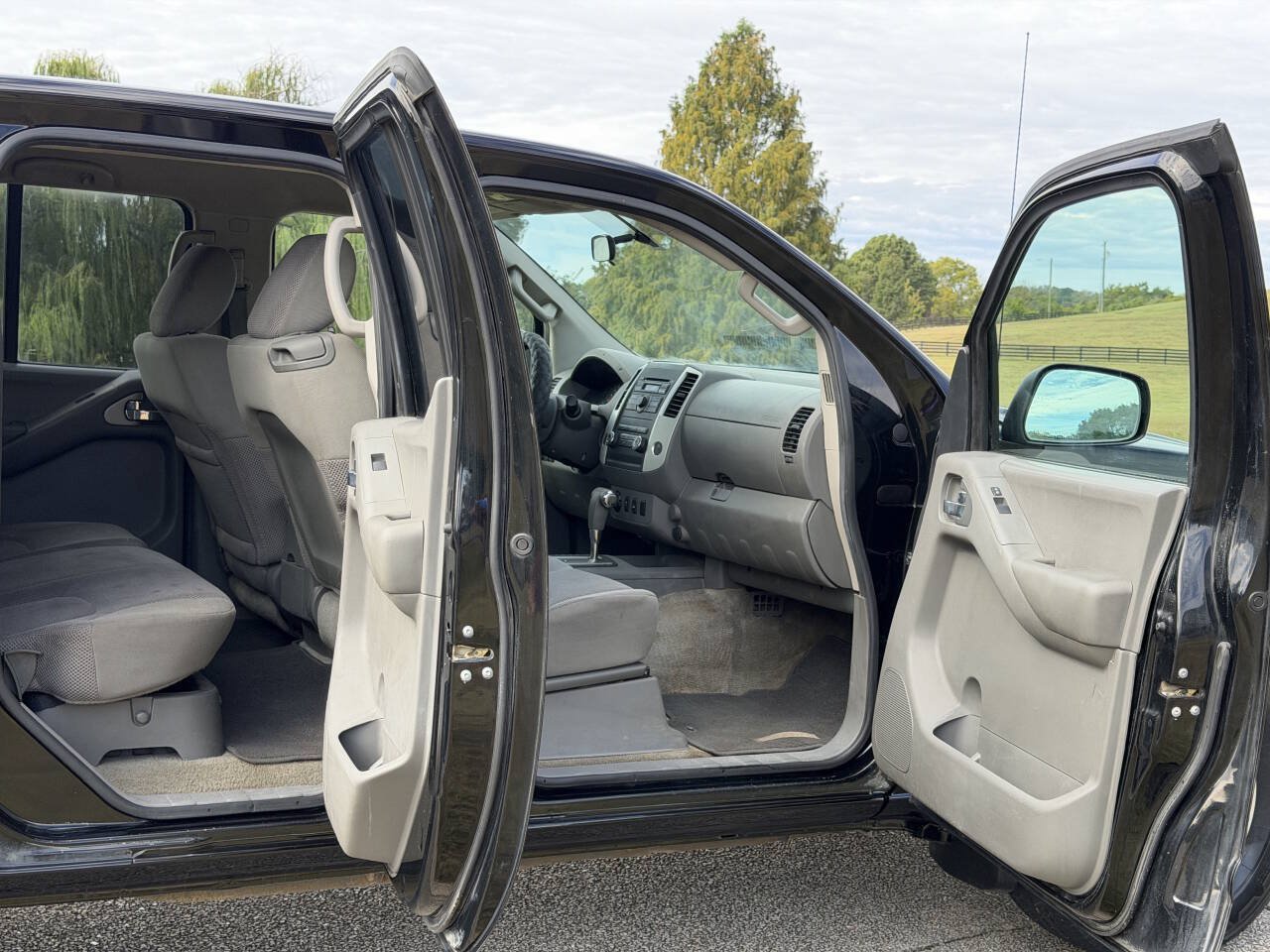 Used 2012 Nissan Frontier SV AWD/4WD image 23