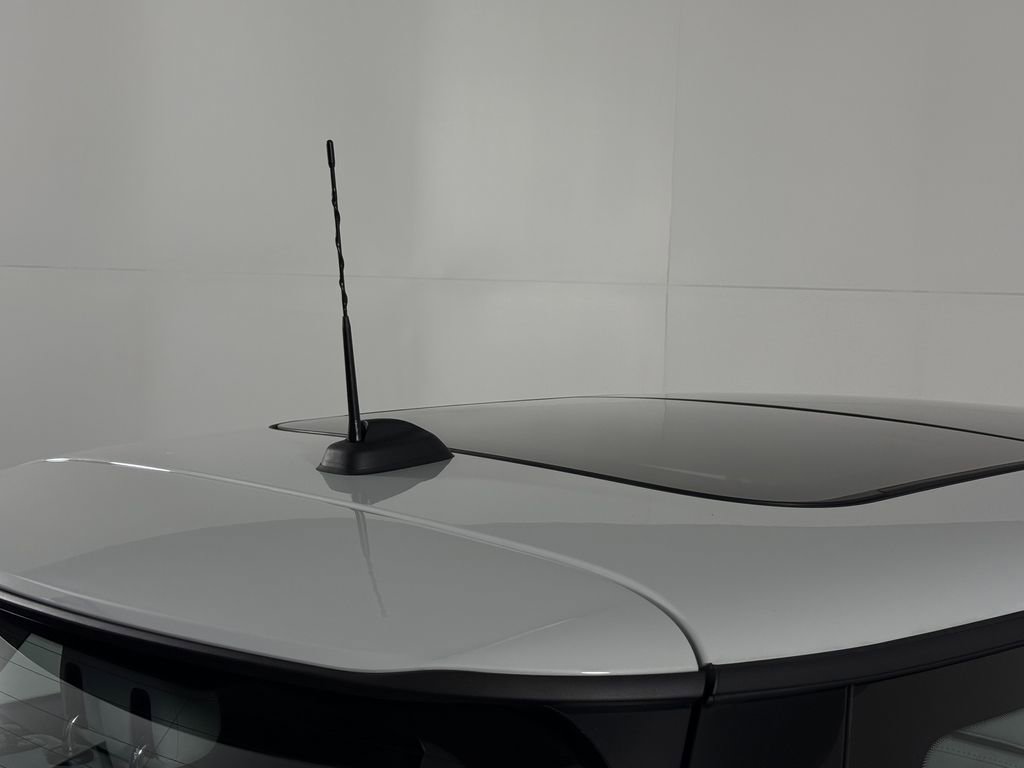 Used 2025 MINI Cooper 2-Door Hardtop image 8