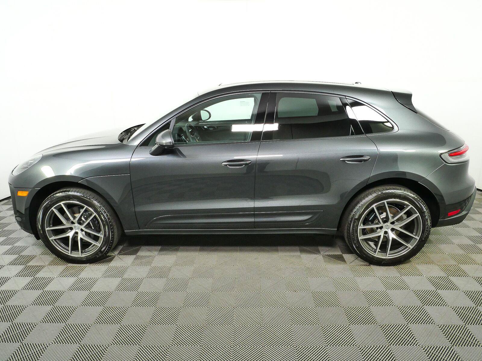 New 2026 Porsche Macan Turbo AWD/4WD image 2