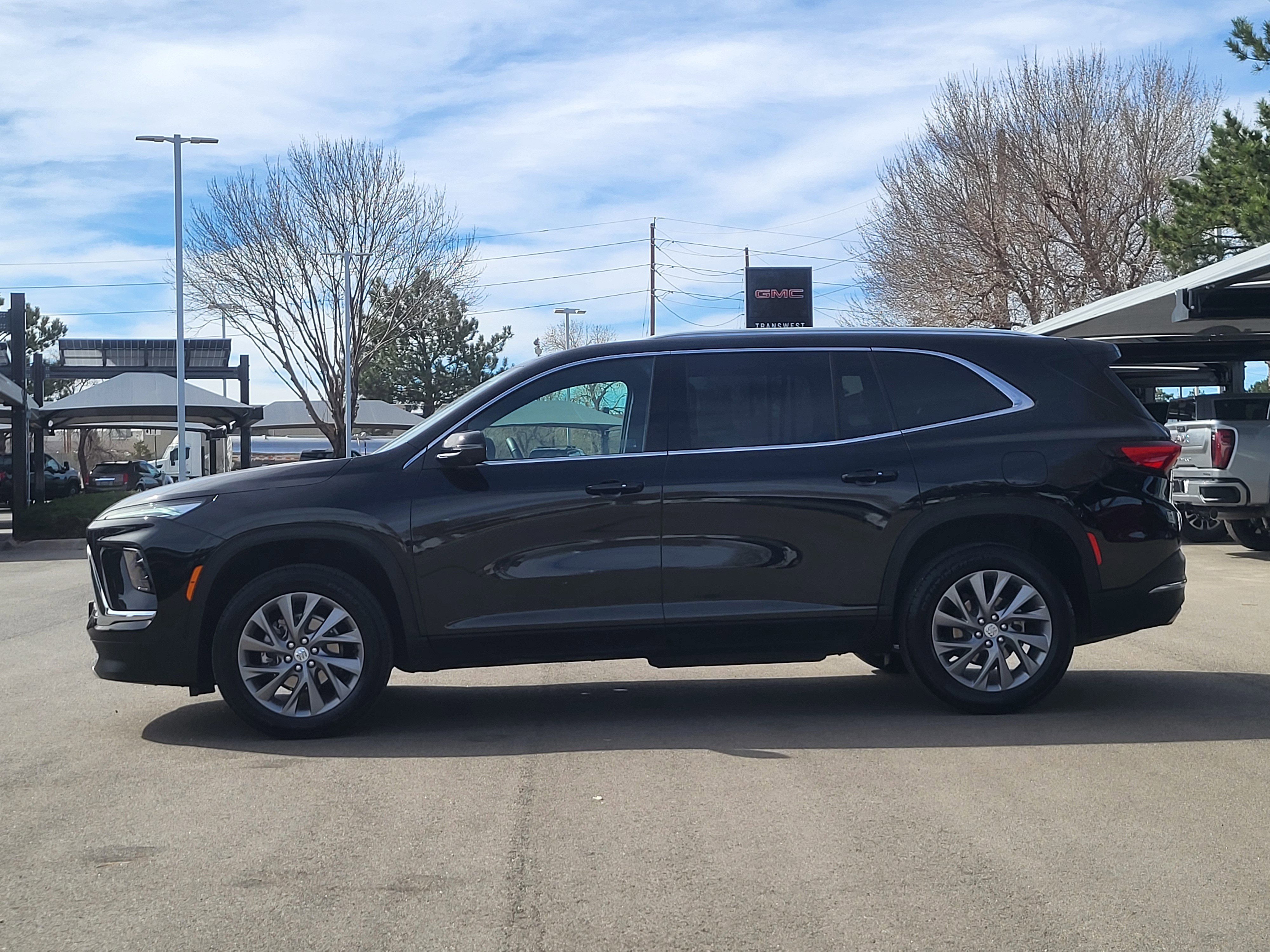 Used 2025 Buick Enclave Preferred image 4