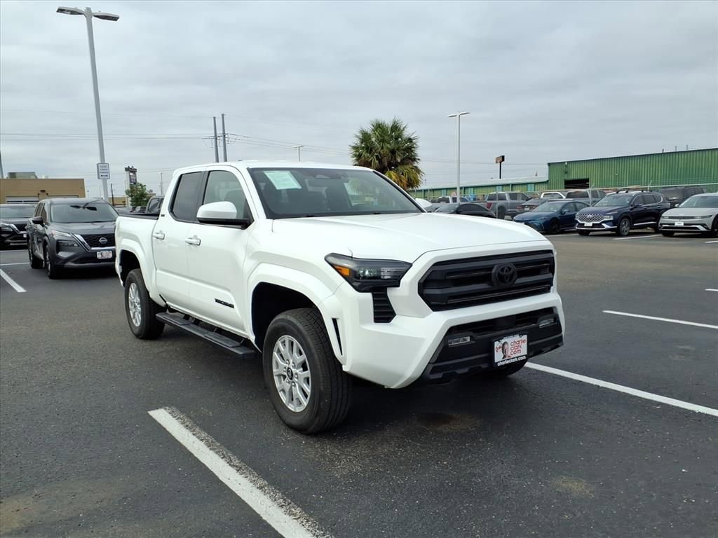 Used 2025 Toyota Tacoma SR5 image 7
