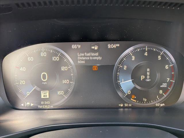 Used 2022 Volvo XC40 T4 Momentum image 11